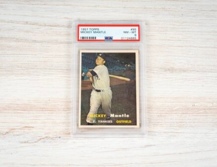 1957 Topps #95 Mickey Mantle Card